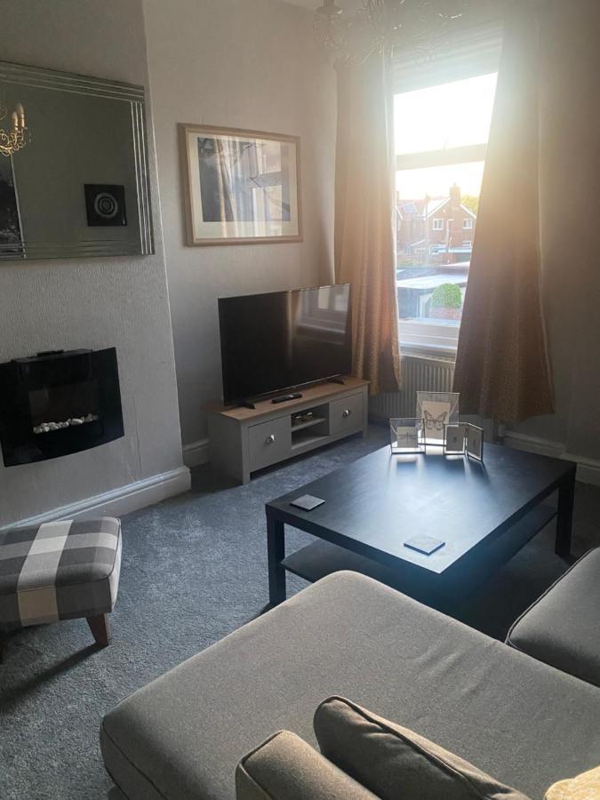 1 Bedroom Spacious Apartment Lytham St. Annes Eksteriør bilde