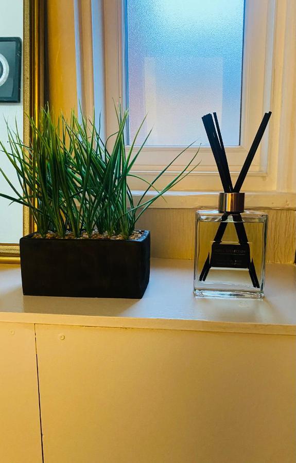 1 Bedroom Spacious Apartment Lytham St. Annes Eksteriør bilde